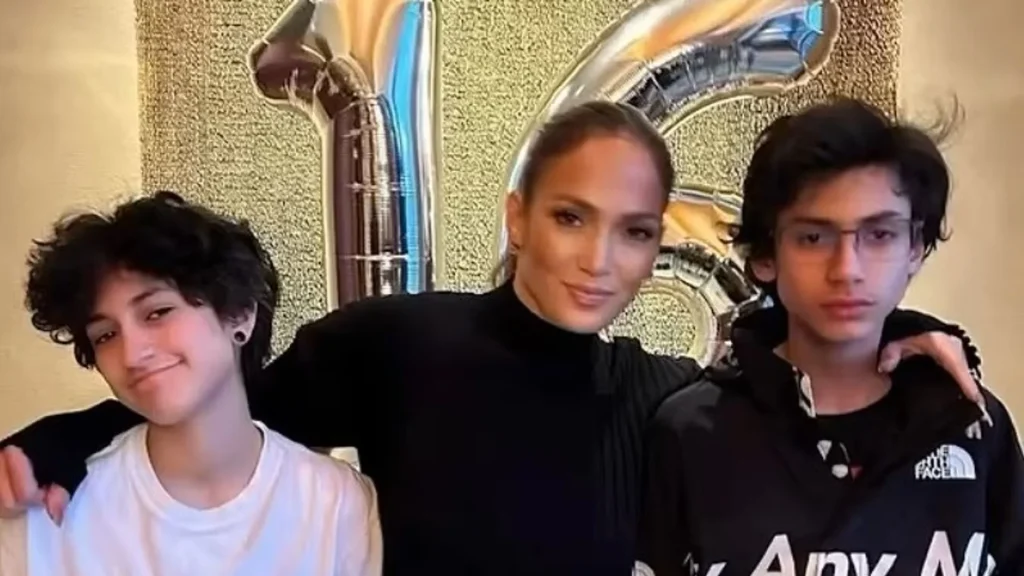 Jennifer Lopez Twins